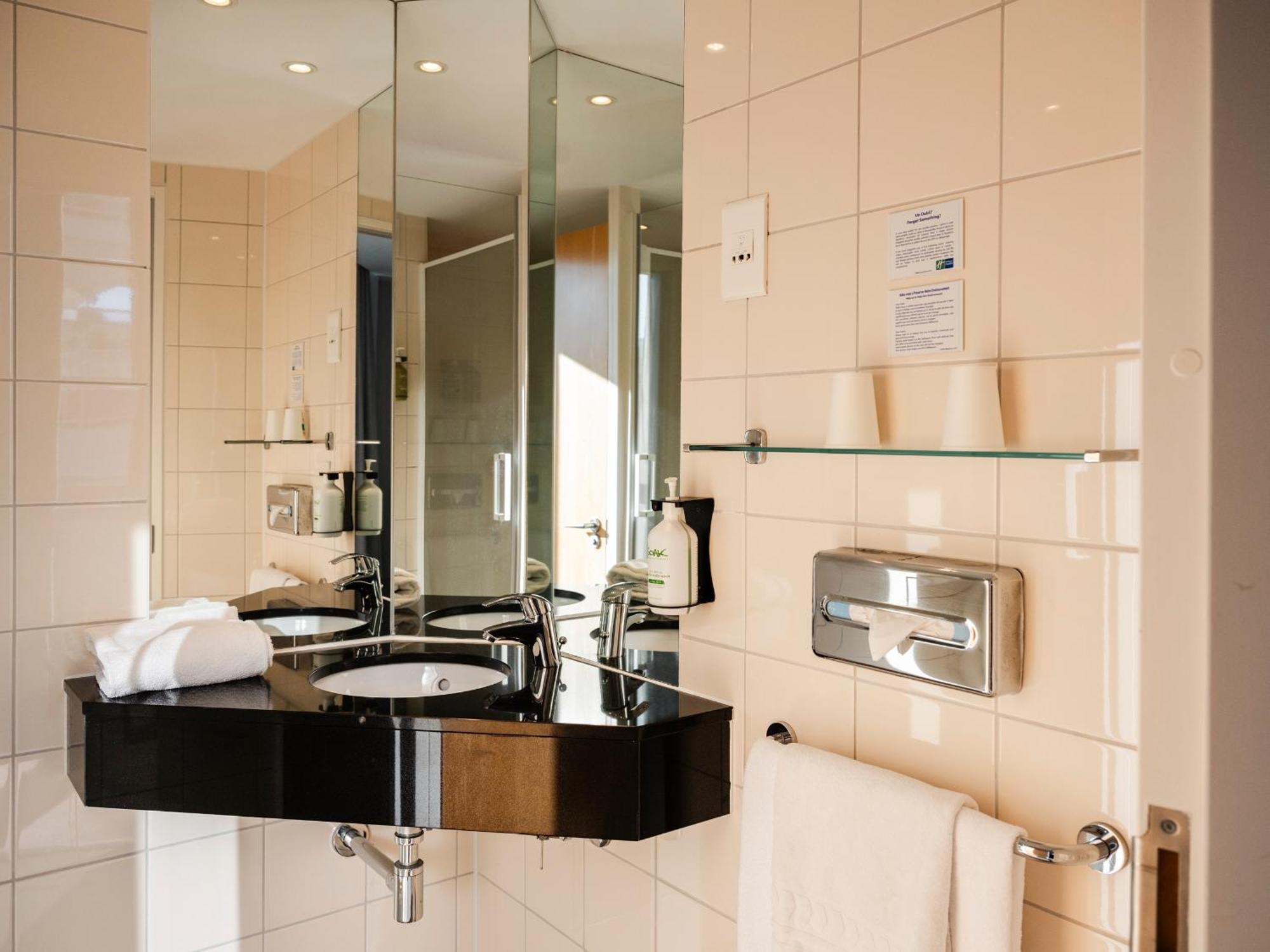 Holiday Inn Express Saint-Nazaire By Ihg Exterior foto